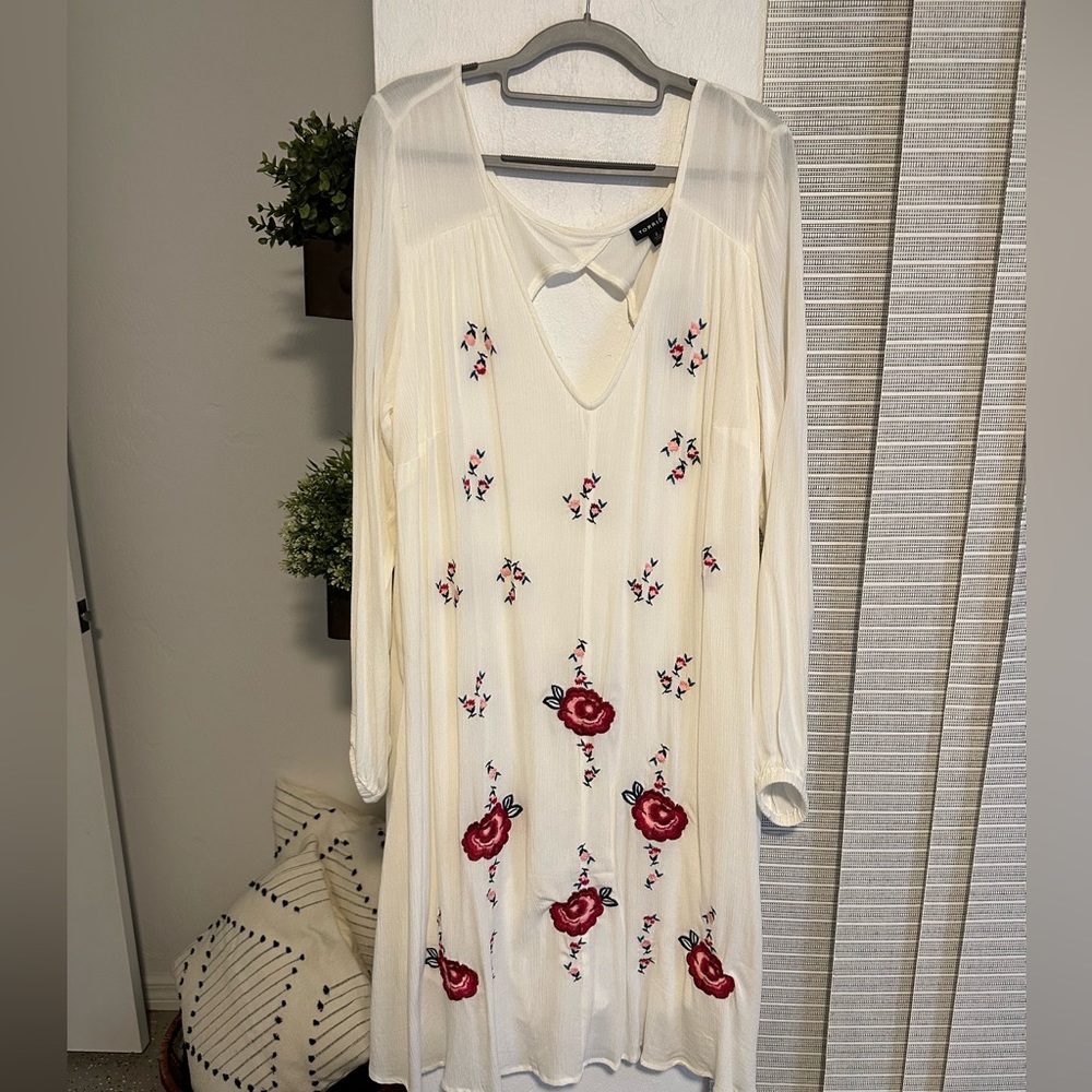 NWT torrid ivory embroidered dress!